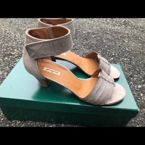 Paul Green silver heels.Size 9. Never worn outside